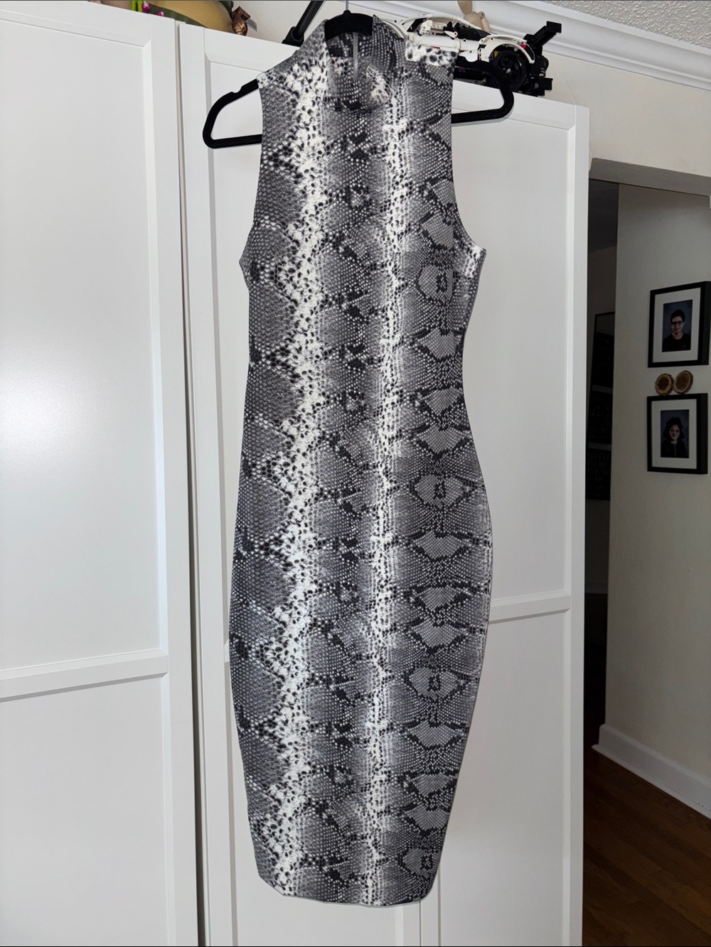 Elizabeth and James Black & White Sleeveless Snake-Print Midi Dress